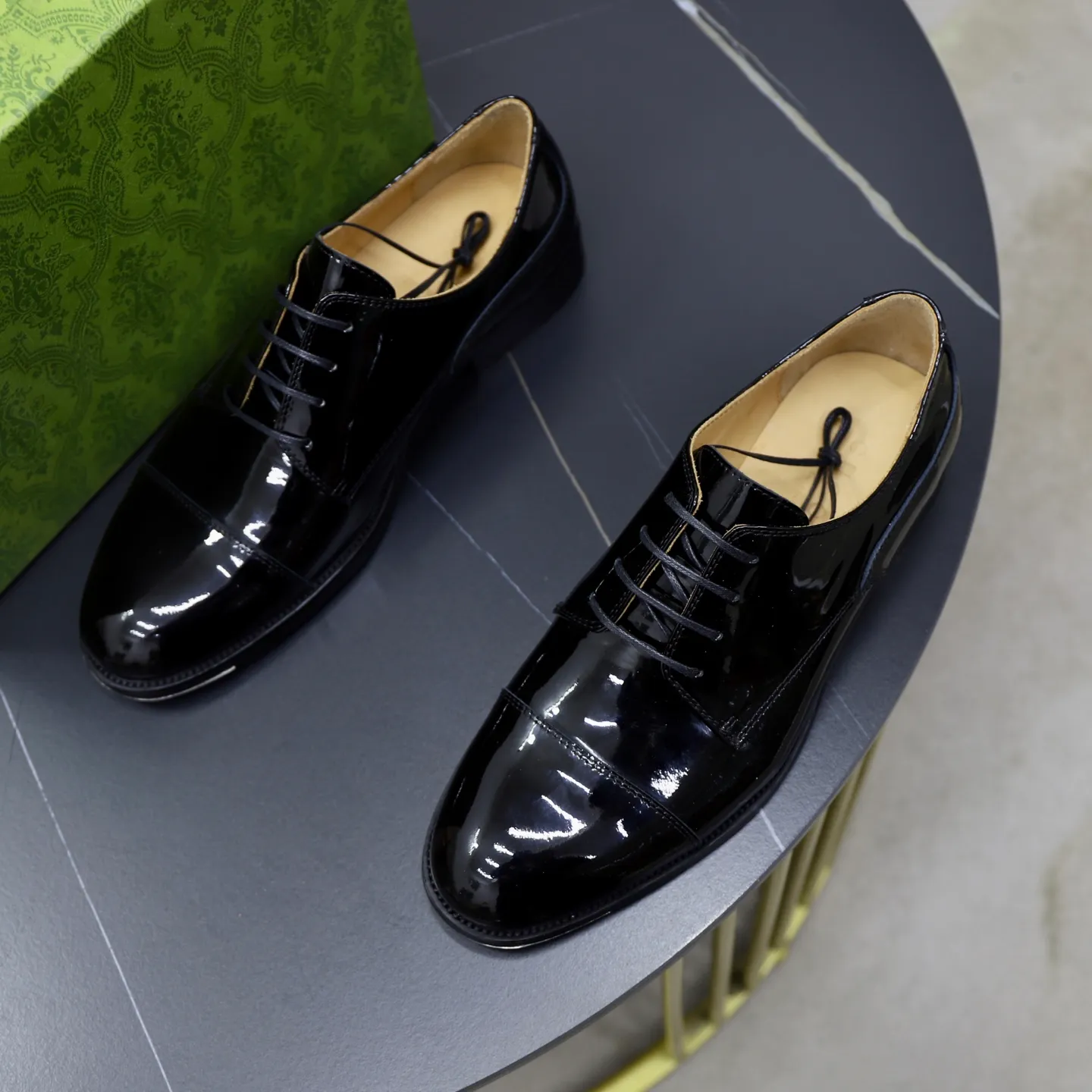 Men's shoes 💰660💰🙅‍♂️🙅‍♂️🙅‍♂️Niuli Brand: Gucci GuCCI Standard code: Men's code 39-44 (45 can be customized) Grade: Same style as the official website Original quality Material: Original cowhide surface Comfortable cowhide lining Original outsole Style category: Men's fashionable casual leather shoes Distinguished big-name luxury elements, top luxury Color: actual picture color